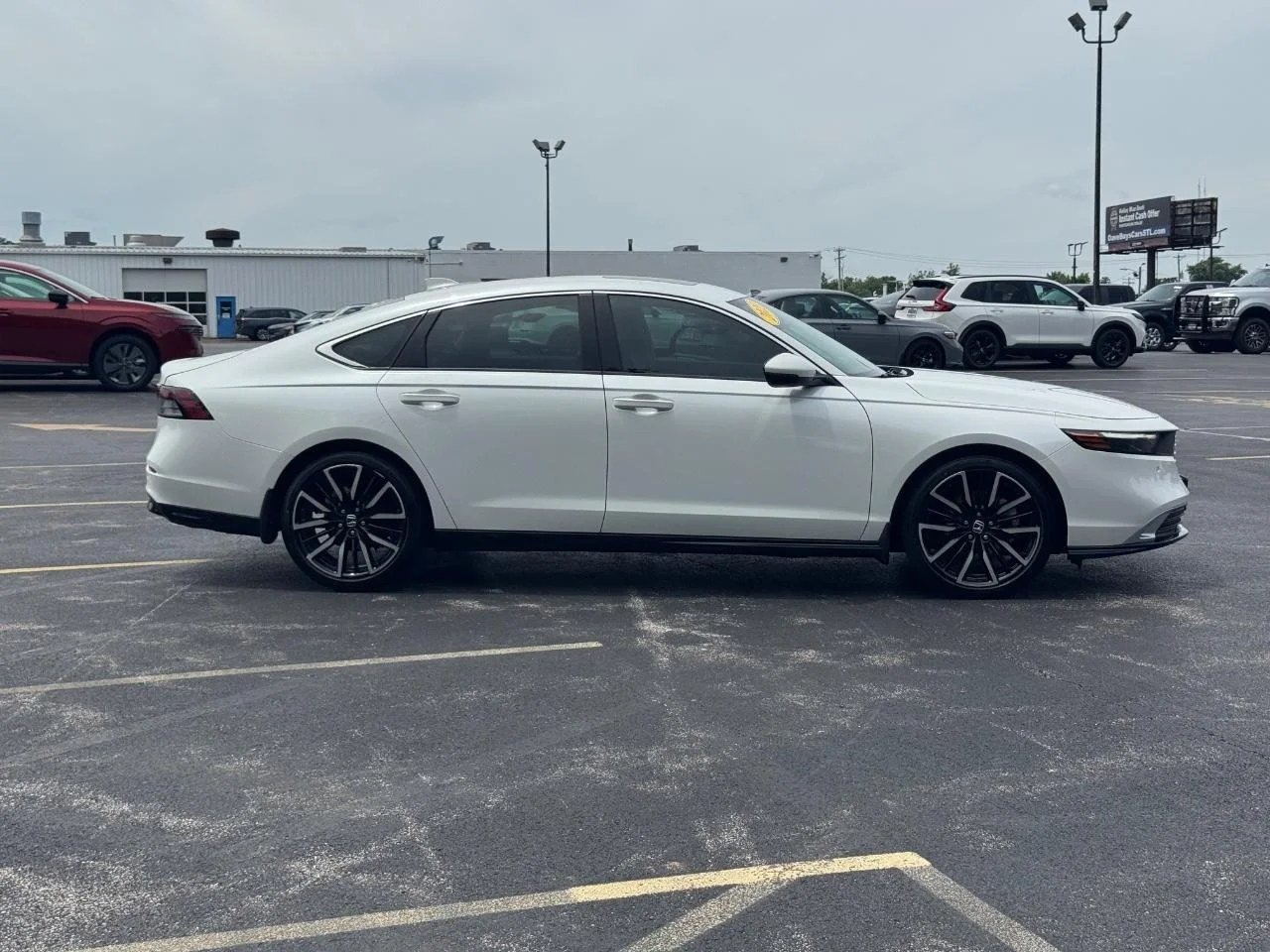 Used 2023 Platinum White Pearl Honda Touring image 3