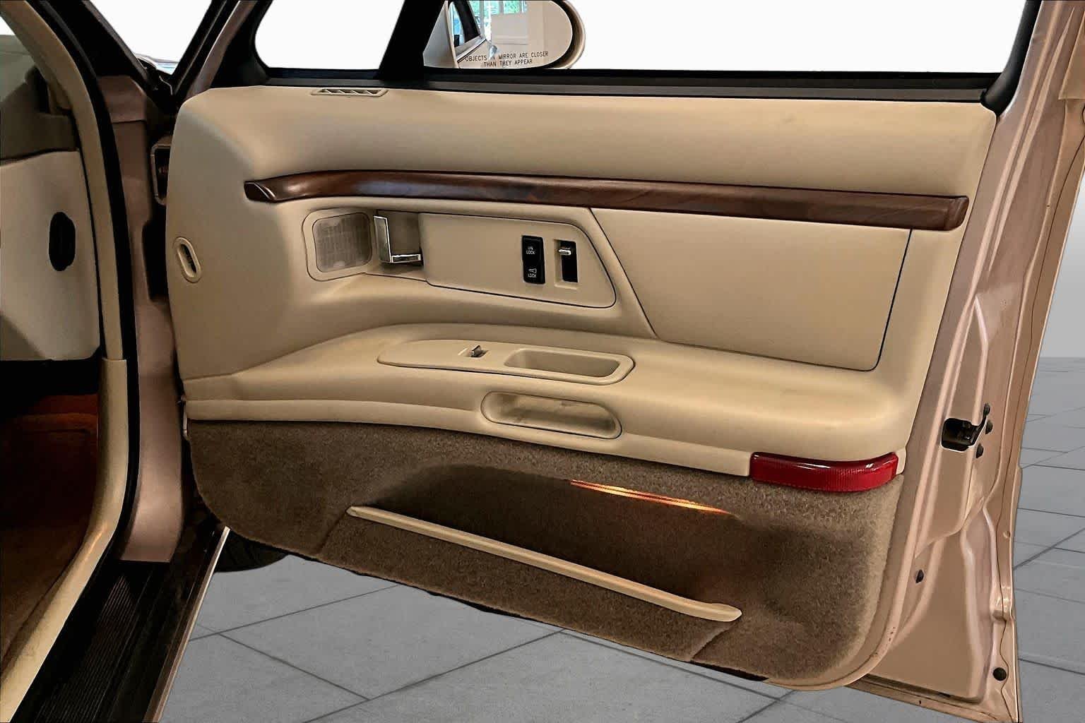 Used 1999 Champagne Oldsmobile  image 21