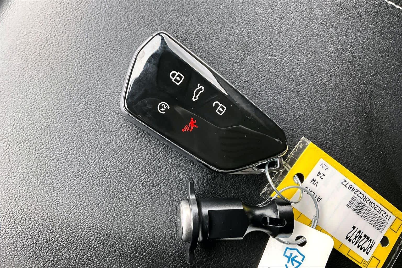 Used 2024 Silver Mist Metallic Volkswagen 2.0T SE w/Technology image 15