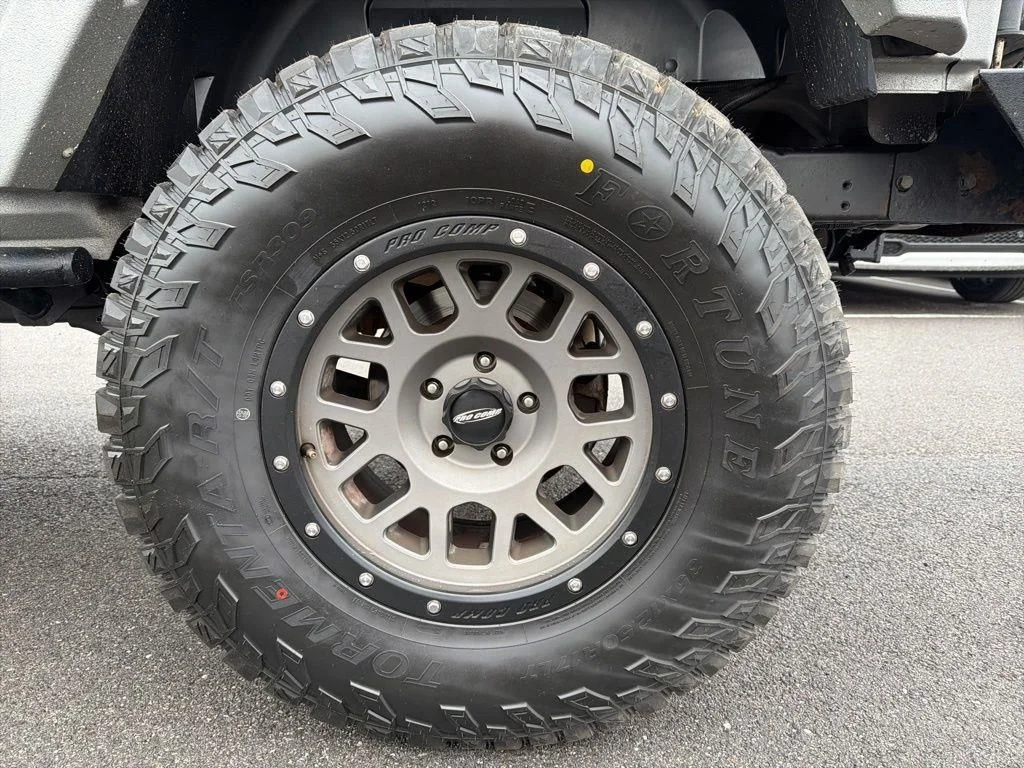 Used 2015 Silver Jeep Unlimited Sport image 14