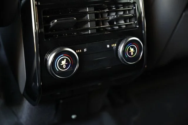 New 2026  Land Rover SE image 37
