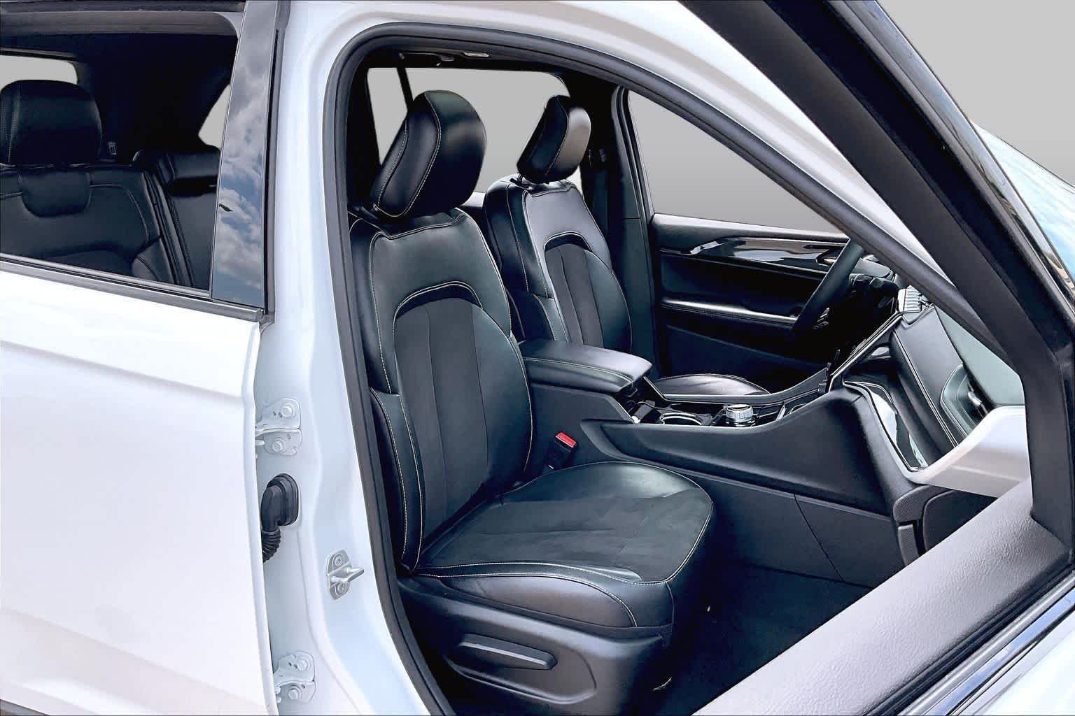 Used 2023 Bright White Clearcoat Jeep Altitude image 9