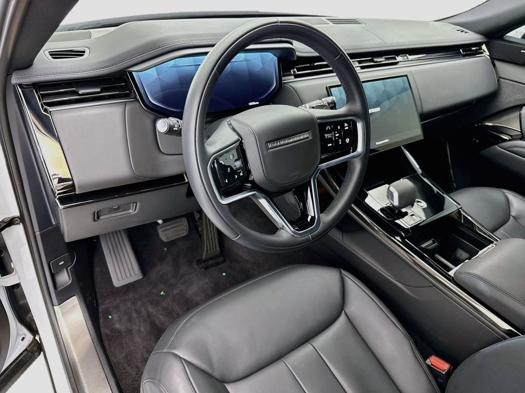 Used 2024 Fuji White Land Rover SE image 9