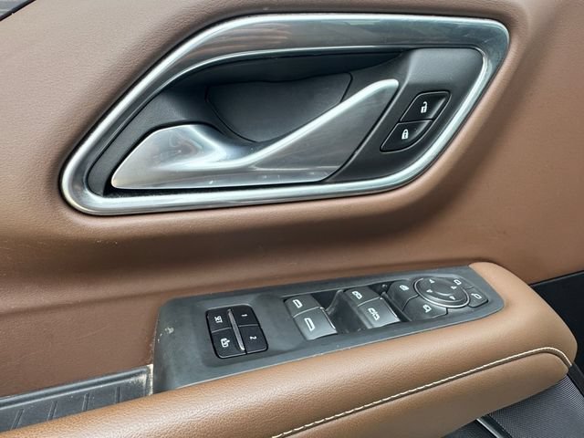 Used 2022 Iridescent Pearl Tricoat Chevrolet High Country image 5