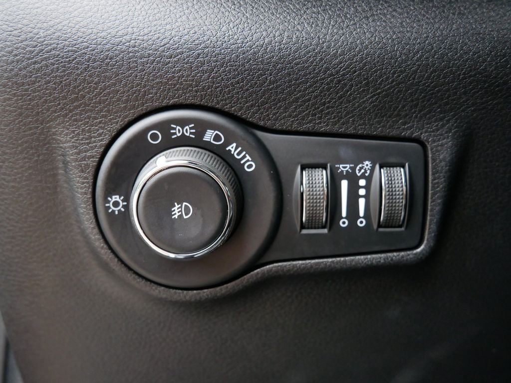 Certified Used 2025 White Jeep Limited image 16