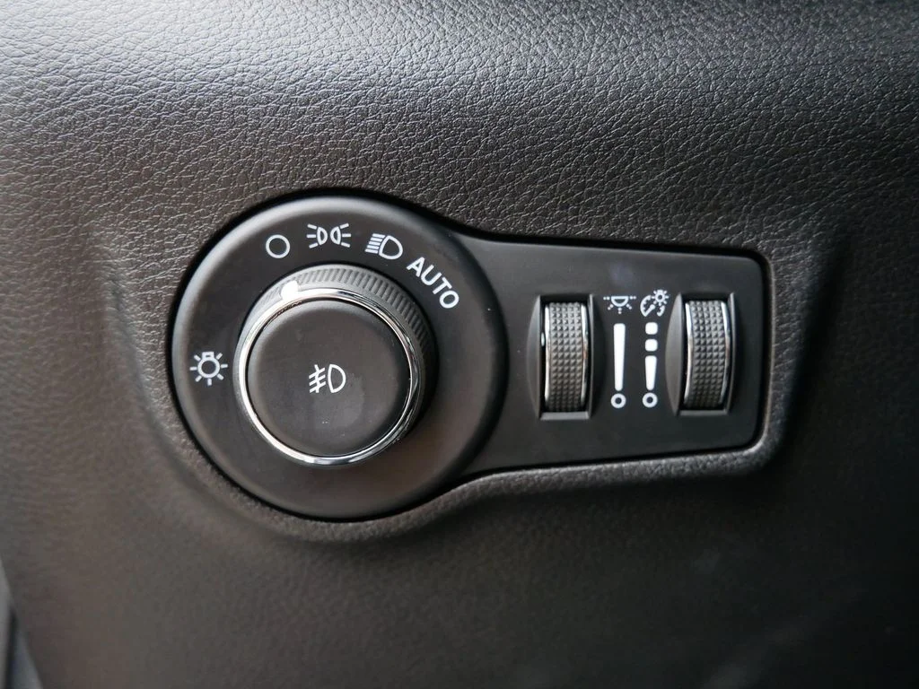 2025 Jeep Compass Limited - Photo 16