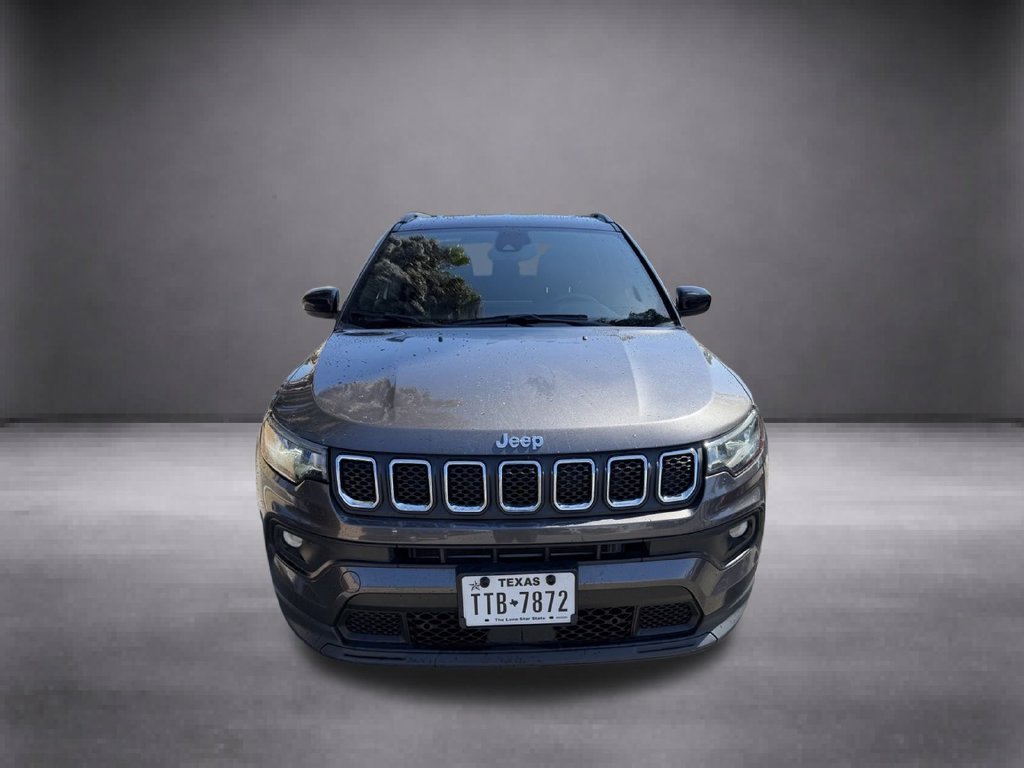 Used 2024  Jeep Latitude image 5