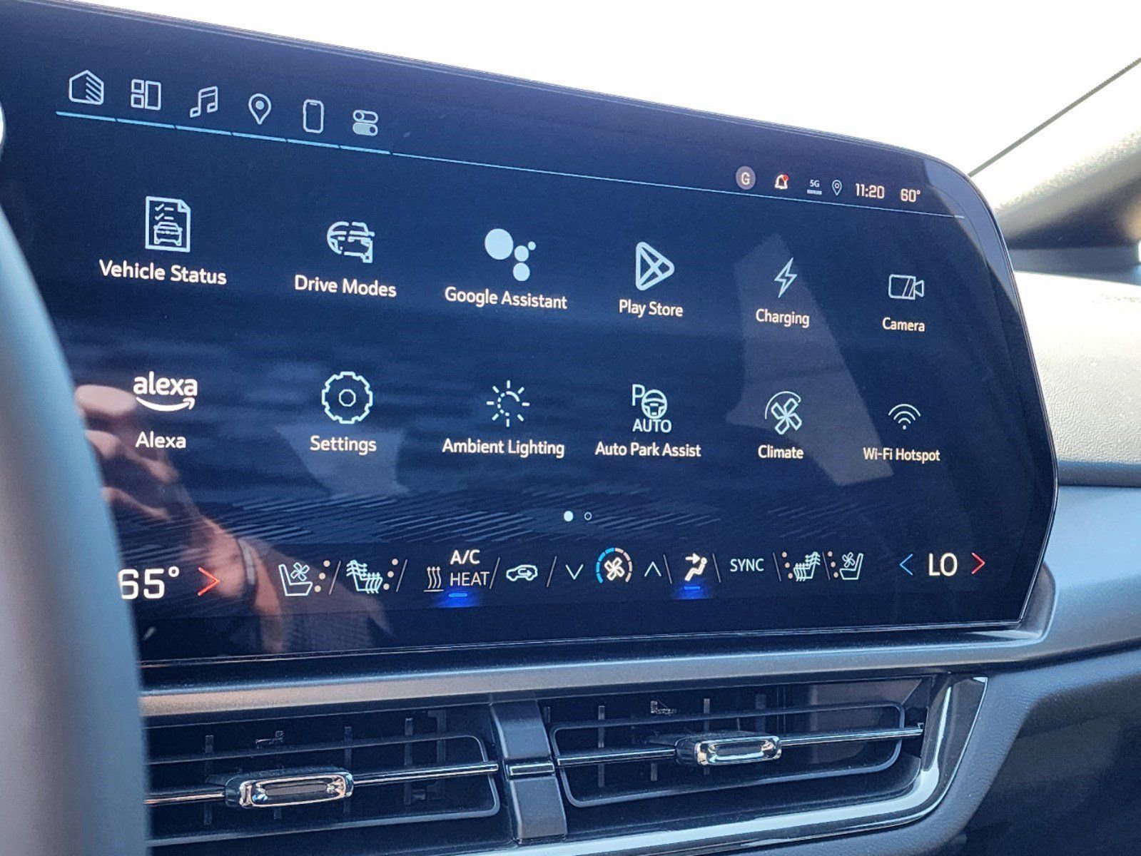 2025 Chevrolet Equinox EV RS - Photo 17