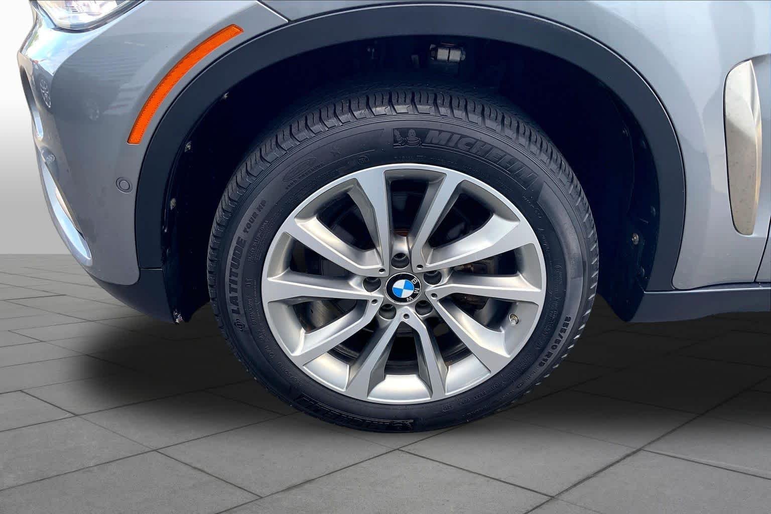 Used 2019 Space Gray Metallic BMW xDrive35i image 10