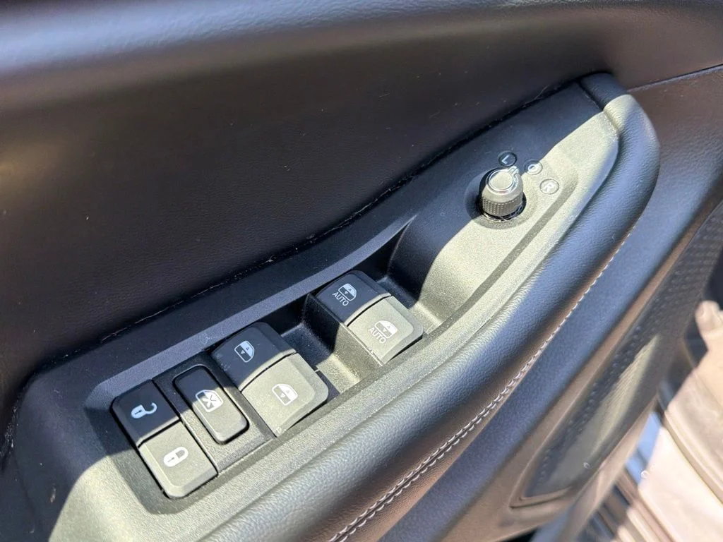 Used 2024 Metallic Jeep Limited image 12