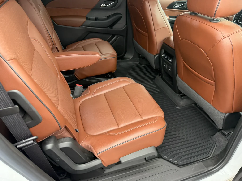 Used 2019 IRIDESCENT PEARL TRICOAT Chevrolet High Country image 12