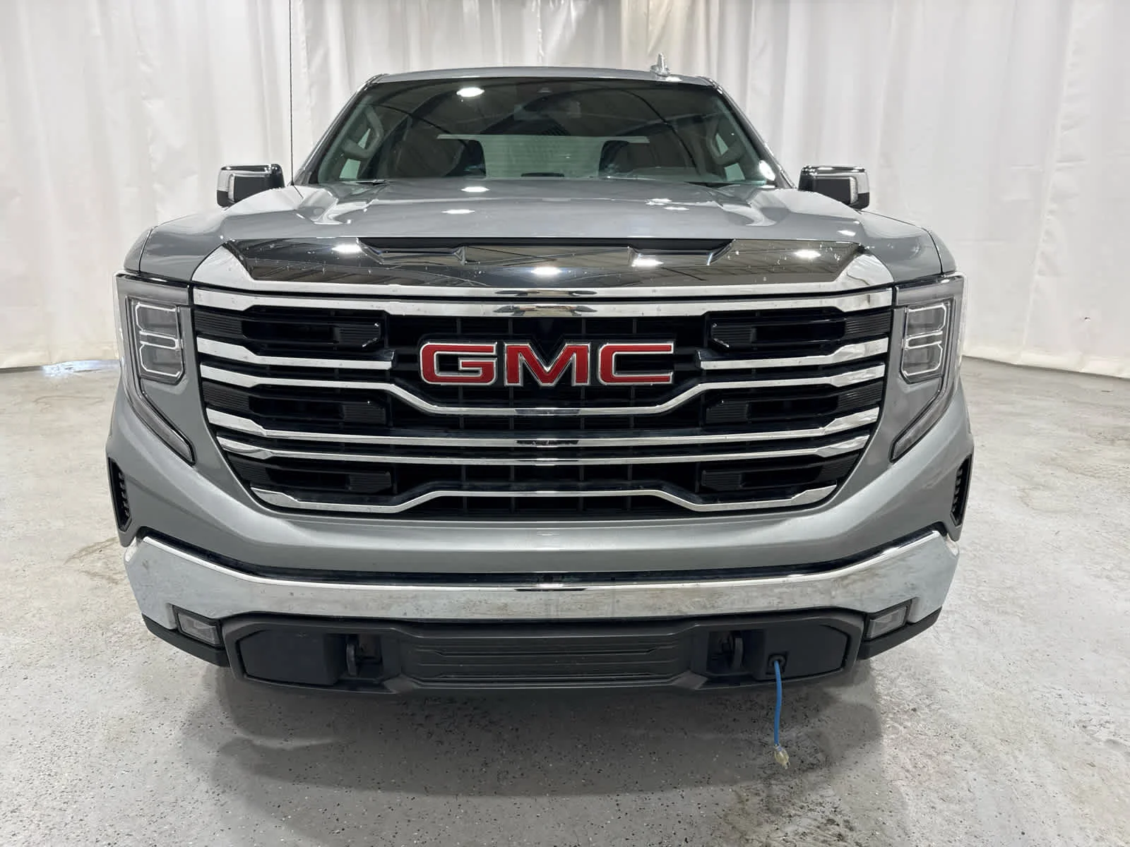 Certified Used 2024 Sterling Metallic GMC SLT image 8