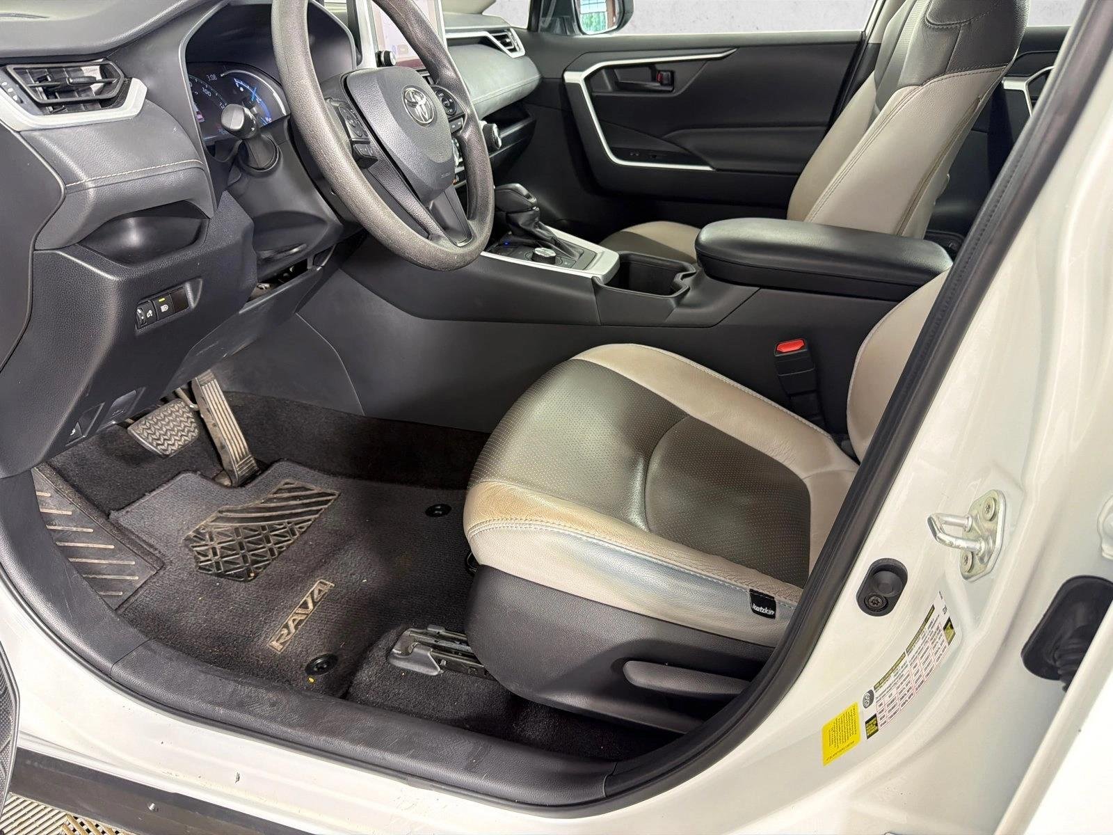 Certified Used 2024 Ice Cap Toyota Hybrid LE image 9