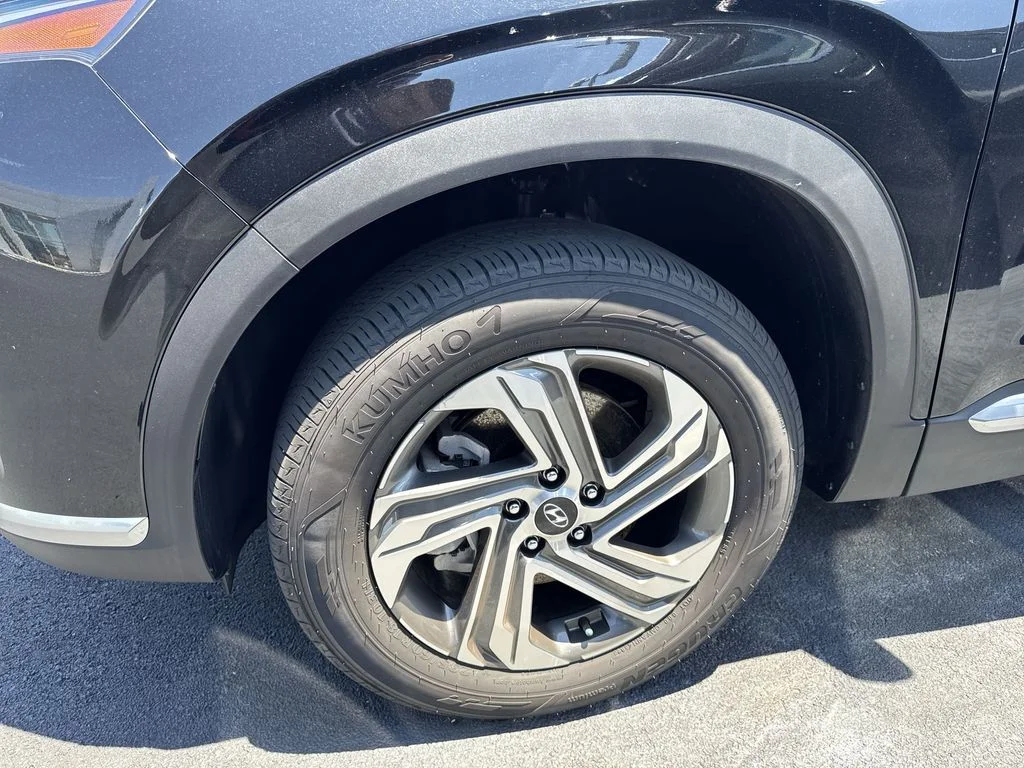 Used 2023 Black Hyundai SEL image 10