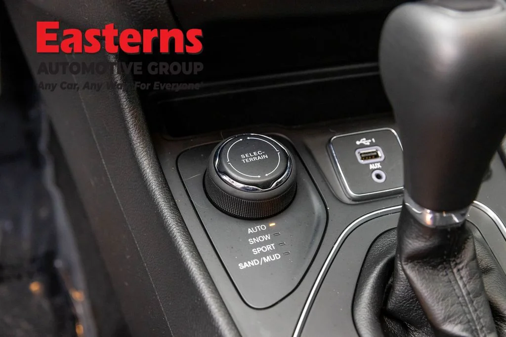 Used 2021 Black Jeep Latitude Plus image 20