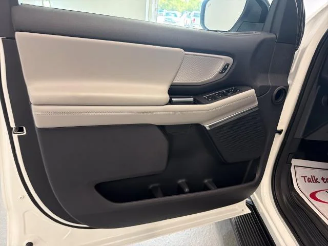 New 2027 Star White Metallic Tri-Coat Ford MAX Active image 28