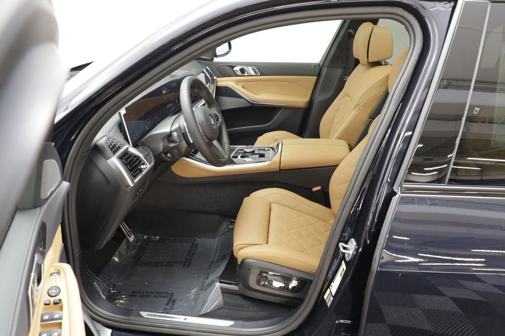 New 2026 Carbon Black Metallic BMW xDrive50e image 7