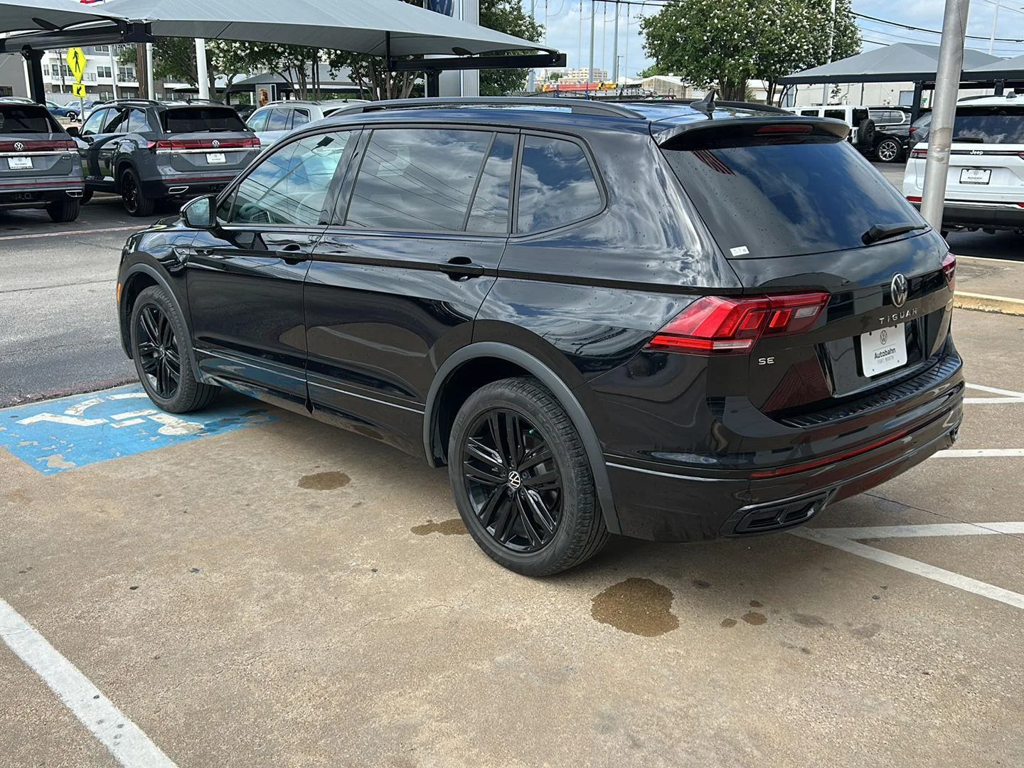 Used 2022  Volkswagen SE R-Line Black image 7