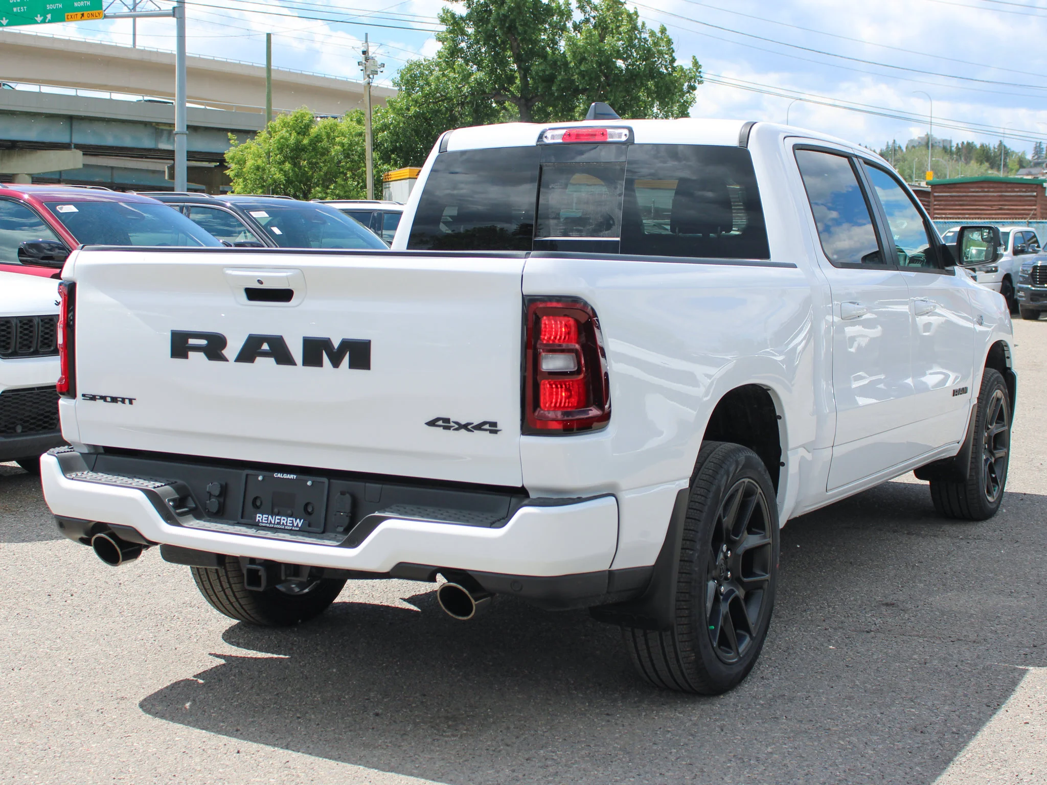 New 2026 White RAM Sport* HEMI V8 image 5