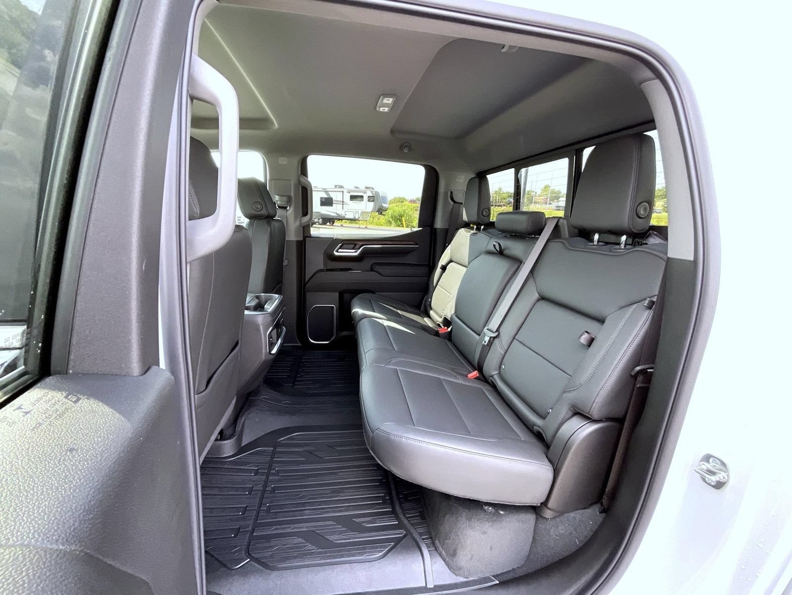 2026 GMC Sierra 1500 SLT - Photo 19