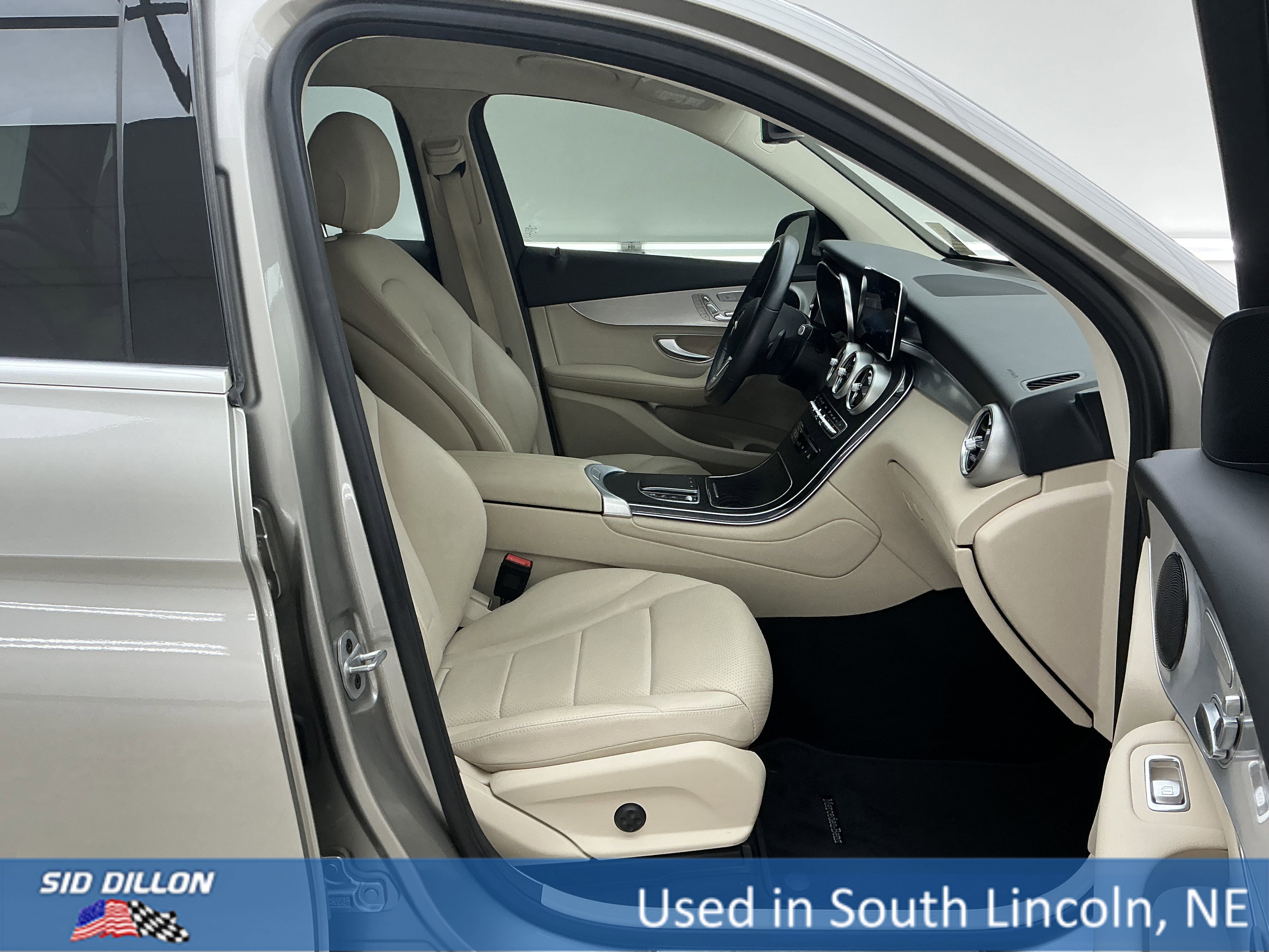 Used 2022 Silver Mercedes-Benz GLC 300 image 25