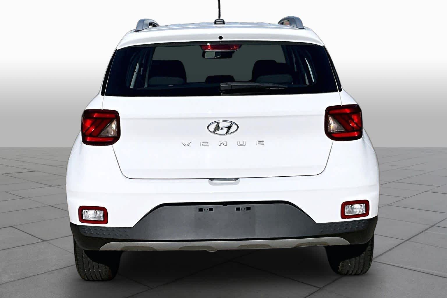 Used 2024 Lunar White Hyundai SEL image 5