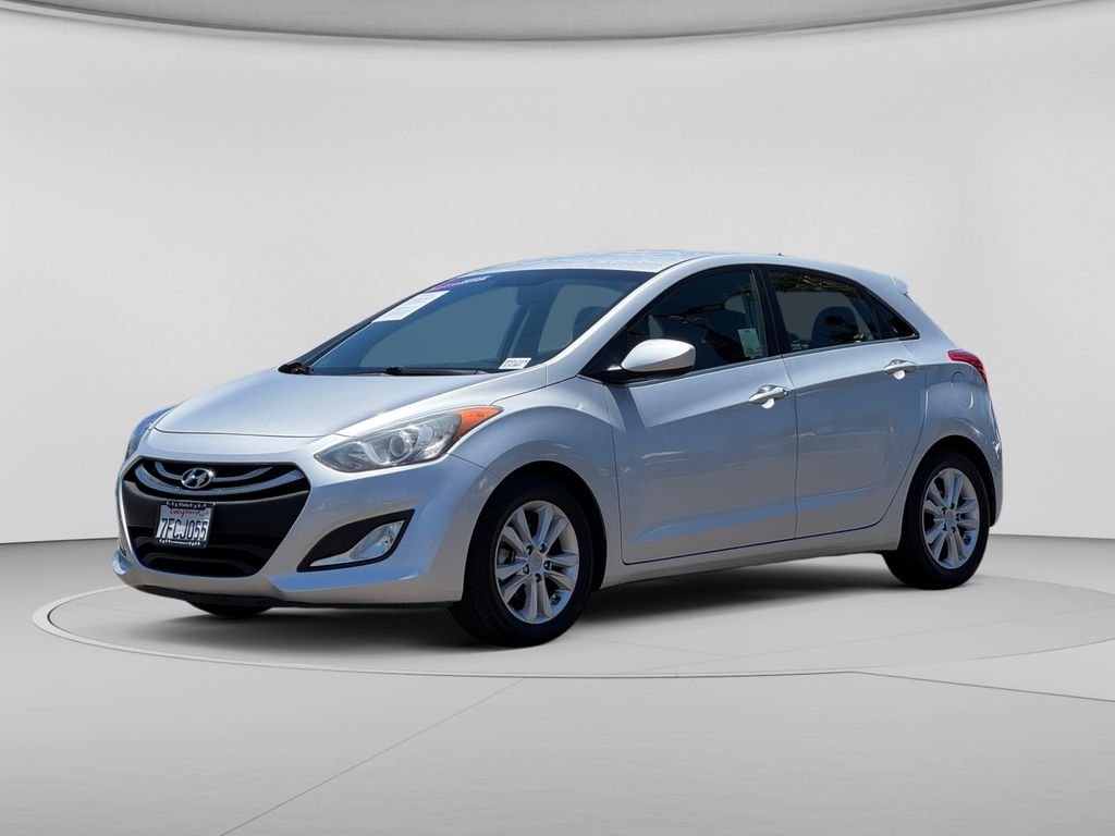 Used 2014 Shimmering Silver Hyundai Base image 7