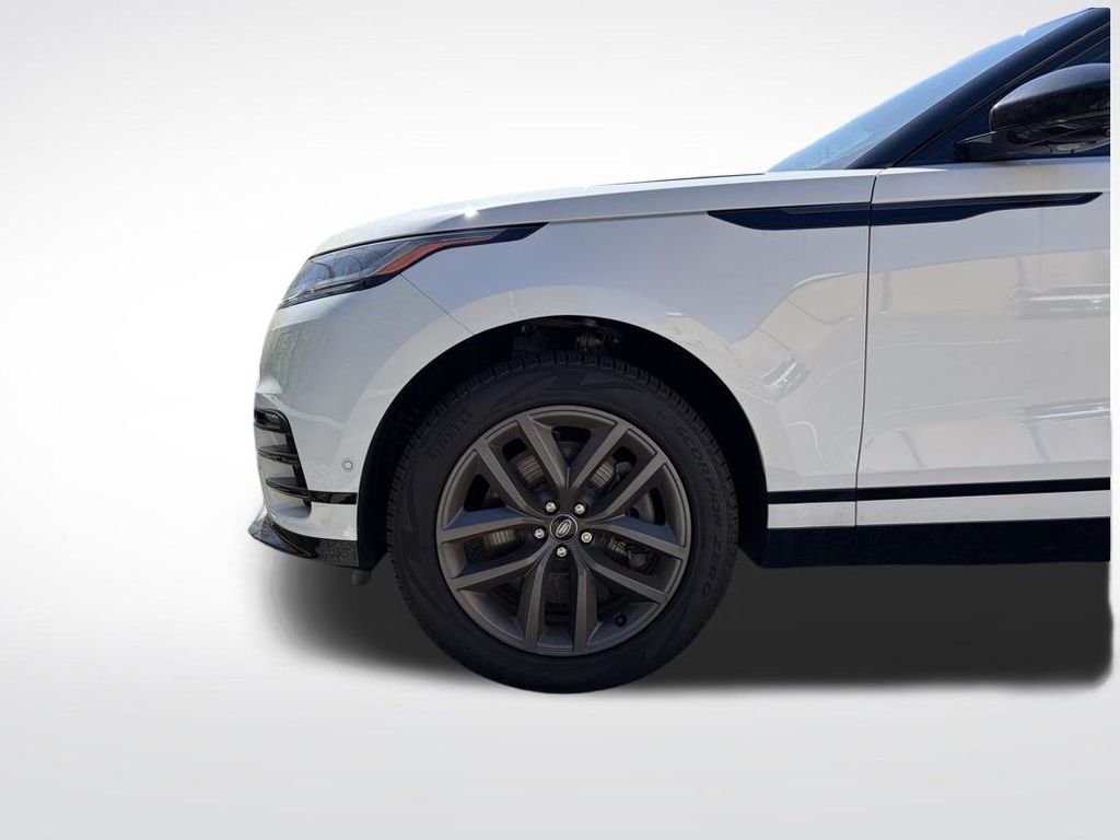Used 2026 White Land Rover Dynamic SE image 9