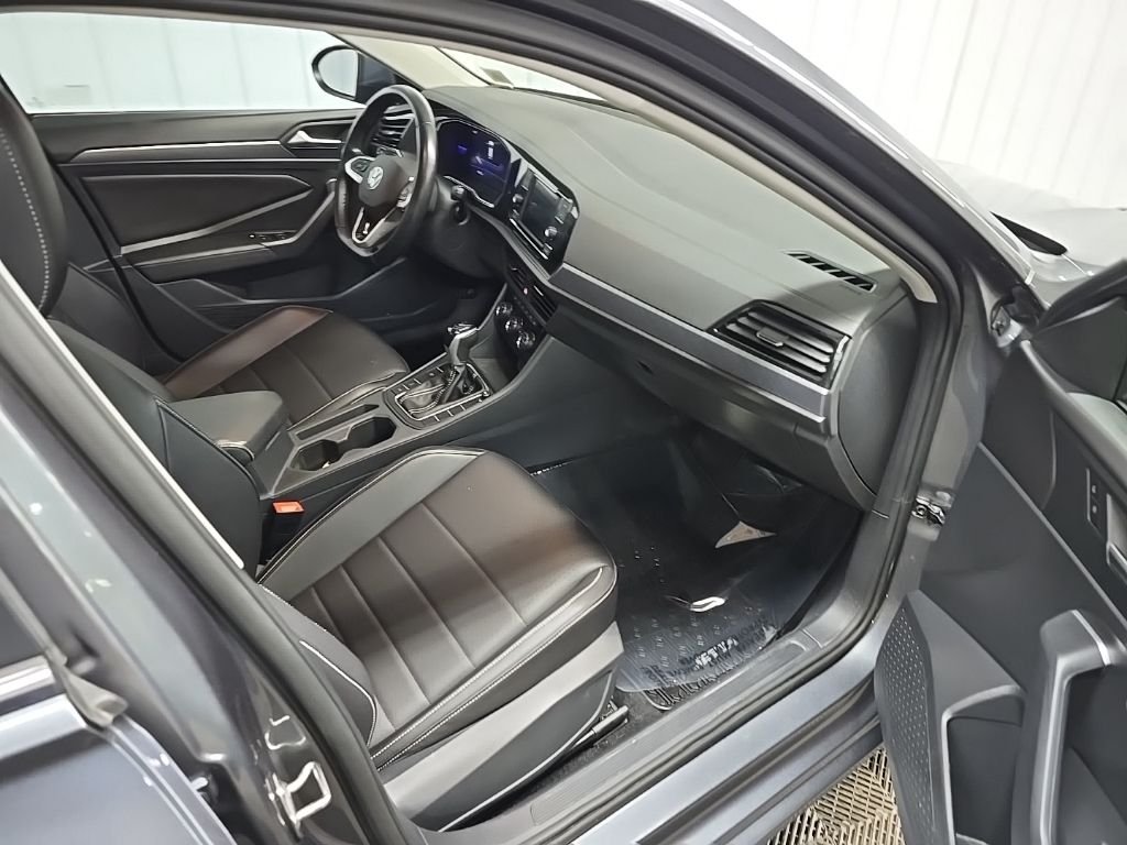 Used 2023 Gray Volkswagen 1.5T SE image 15