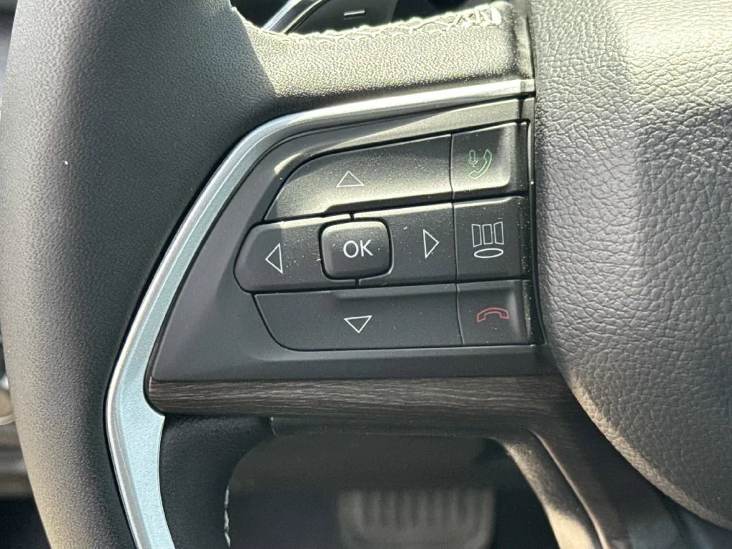 New 2027 Gray Jeep Laredo Altitude image 33