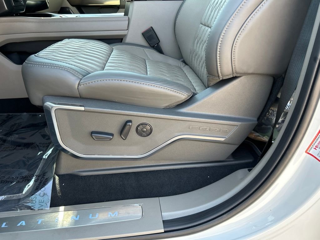 New 2026 Star White Metallic Tri-Coat Ford Platinum image 16