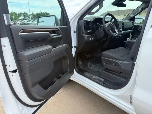 2026 GMC Sierra 1500 SLE - Photo 10
