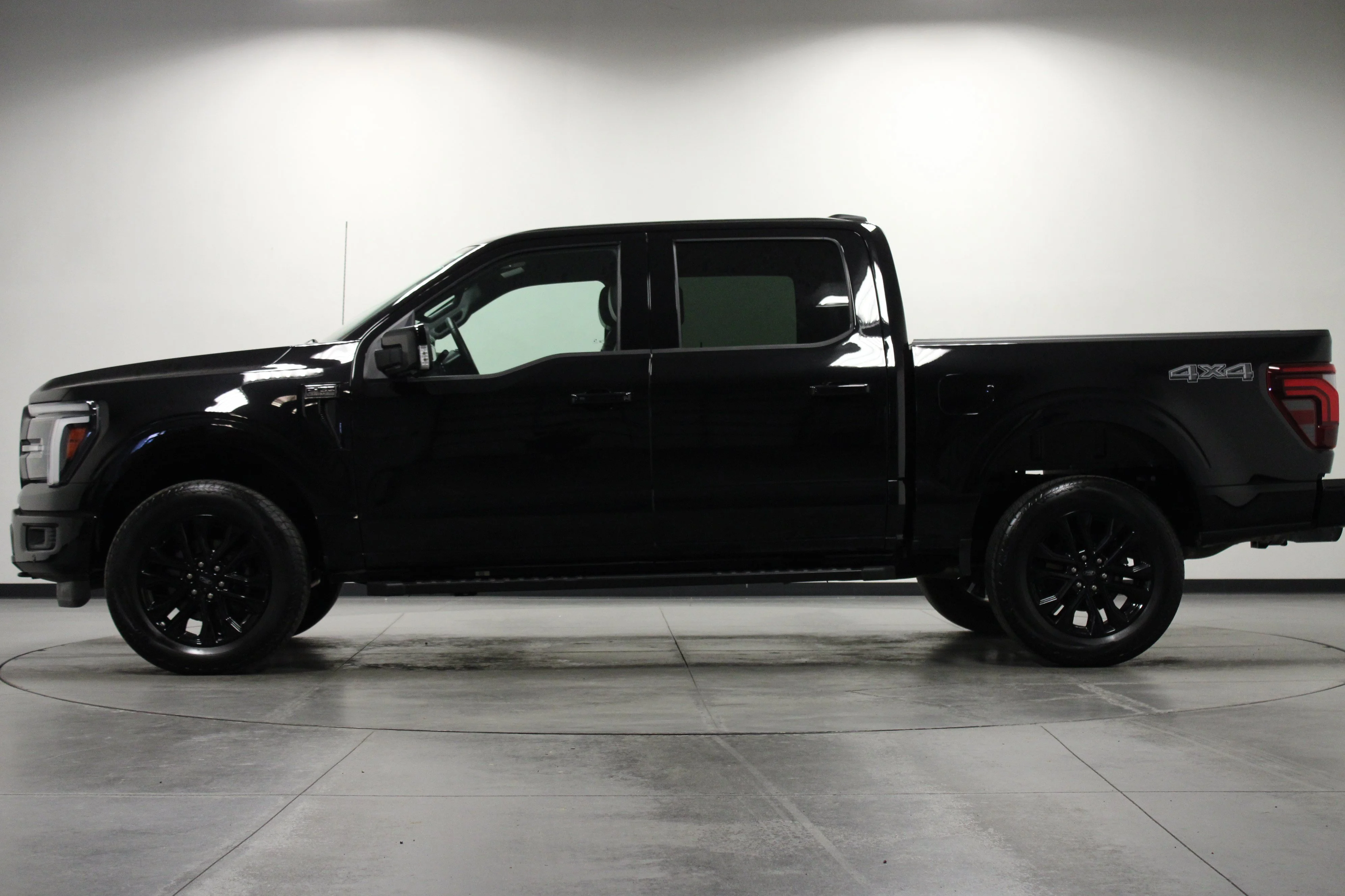 Used 2025 Agate Black Metallic Ford LARIAT image 7