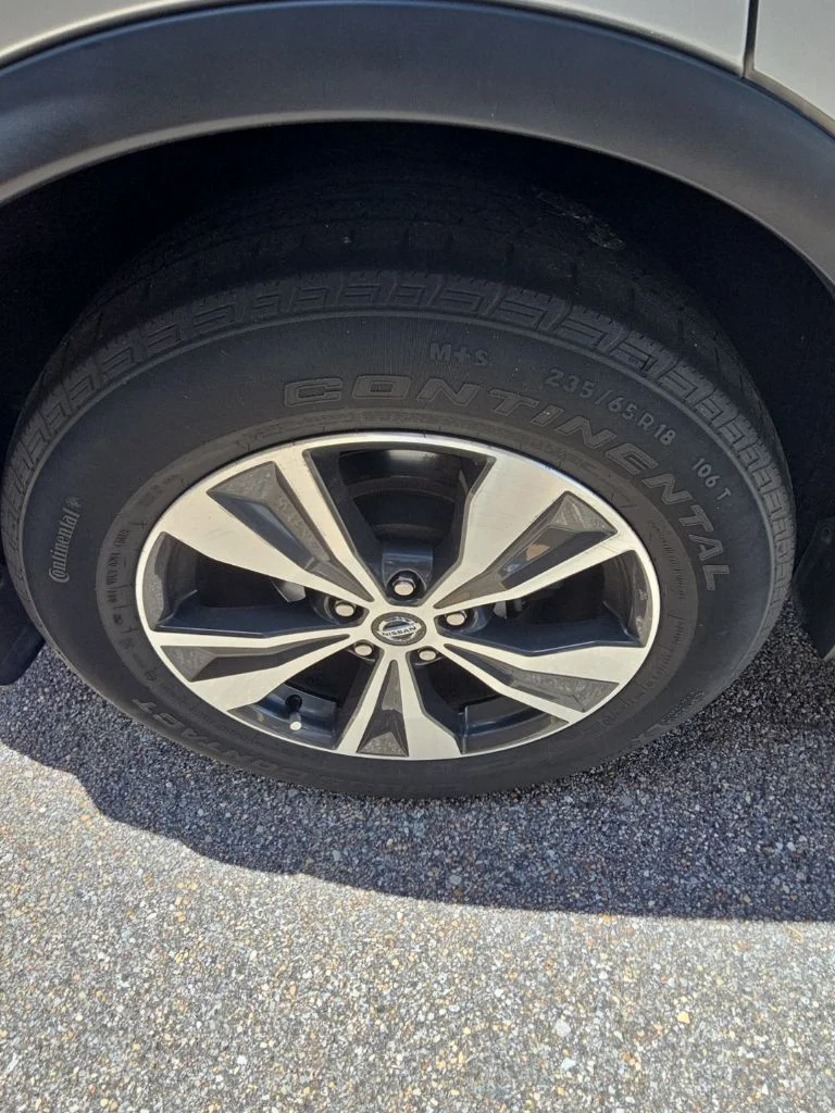 Used 2019 Silver Nissan S image 9