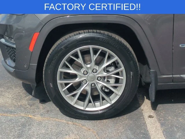 Used 2022 Gray Jeep Summit 4xe image 10