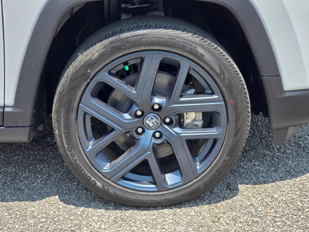 New 2026 White Jeep Latitude image 14