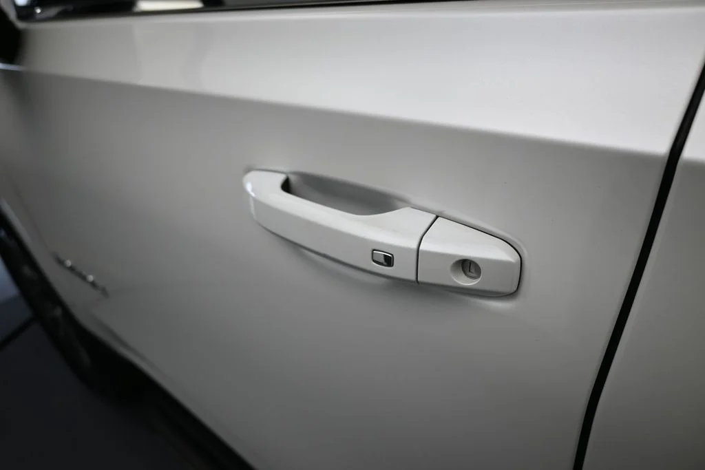 Used 2022 Iridescent Pearl Tricoat Chevrolet LT image 40