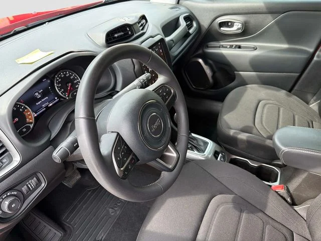 Used 2022 Red Jeep Latitude image 19