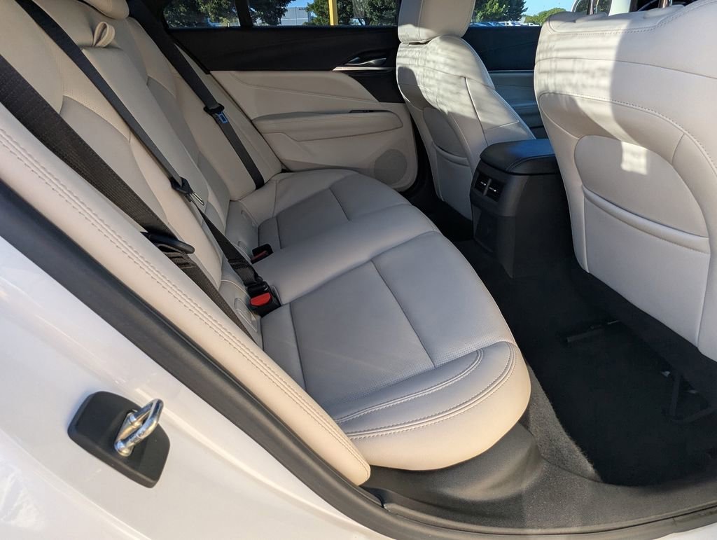 Used 2020 Crystal White Tricoat Cadillac Premium Luxury image 21