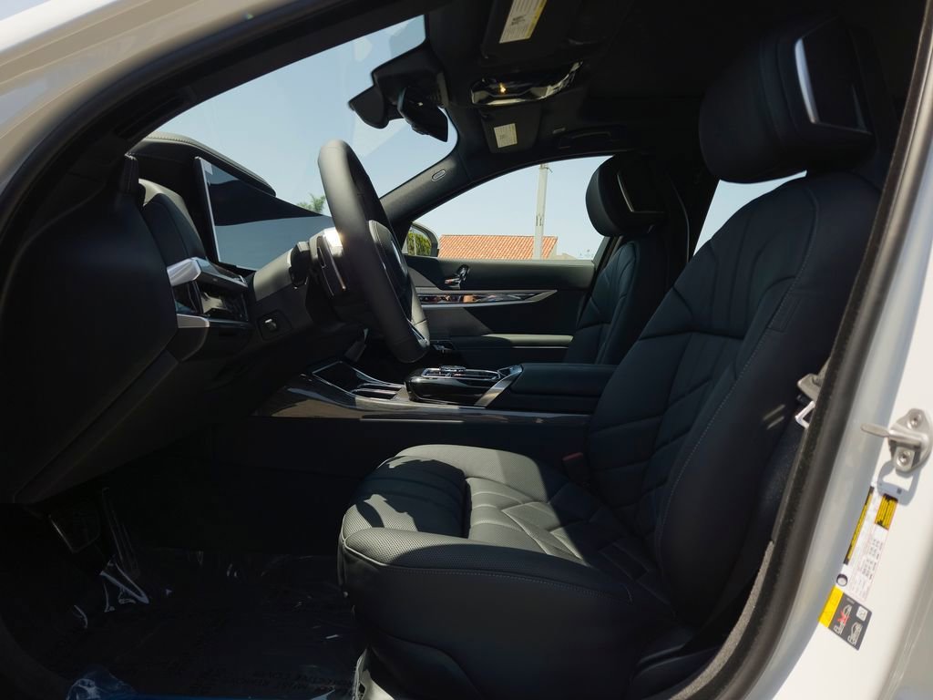 New 2026 Mineral White Metallic BMW 750e xDrive image 8
