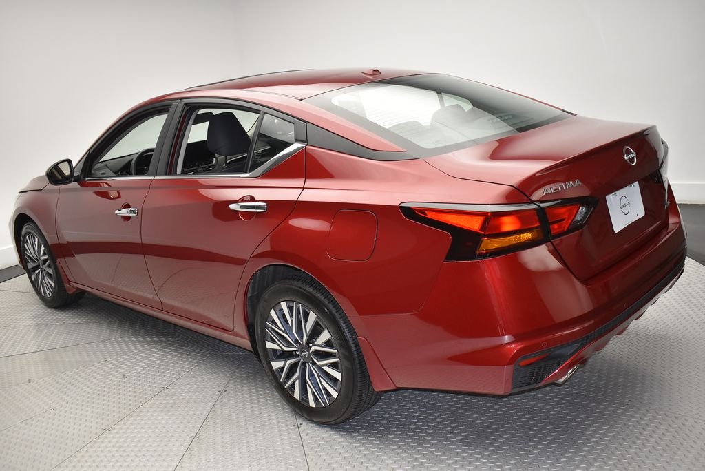 Used 2024 Red Nissan 2.5 SV image 7