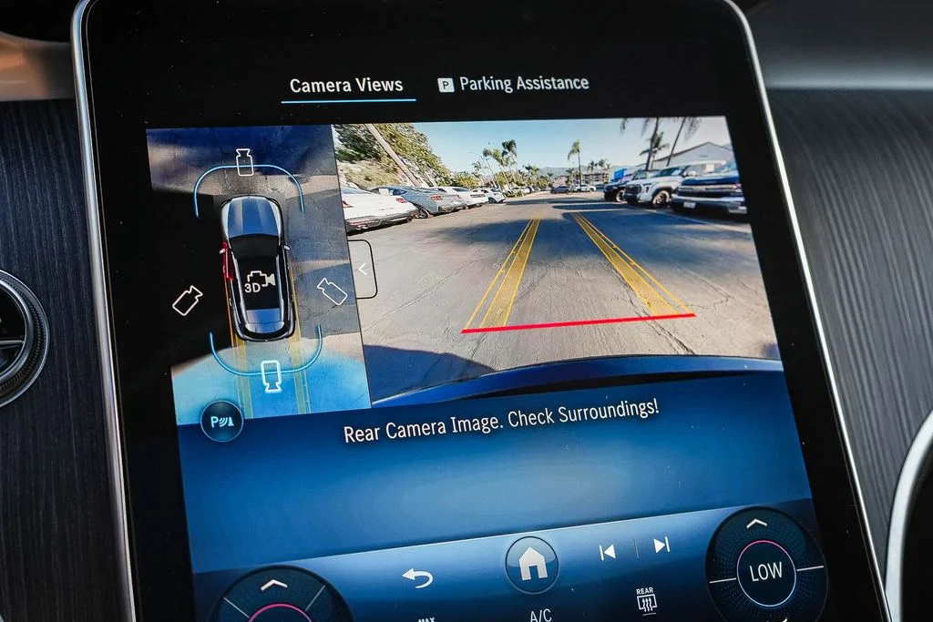 Used 2025  Mercedes-Benz GLC 300 image 24