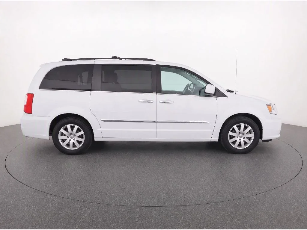 Used 2016 White Chrysler Touring image 8