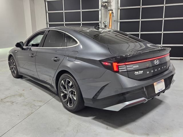 Used 2024 Gray Hyundai SEL image 9