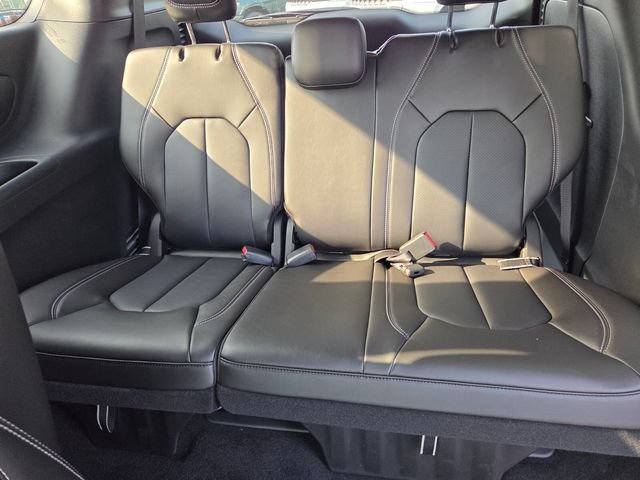 2026 Chrysler Pacifica Select - Photo 9