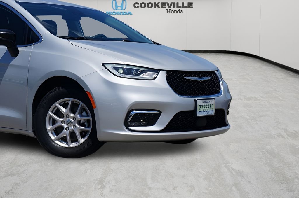 Used 2024 Silver Mist Clearcoat Chrysler Touring L image 3