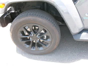 Used 2023 Sting-Gray Clearcoat Jeep Sahara image 7