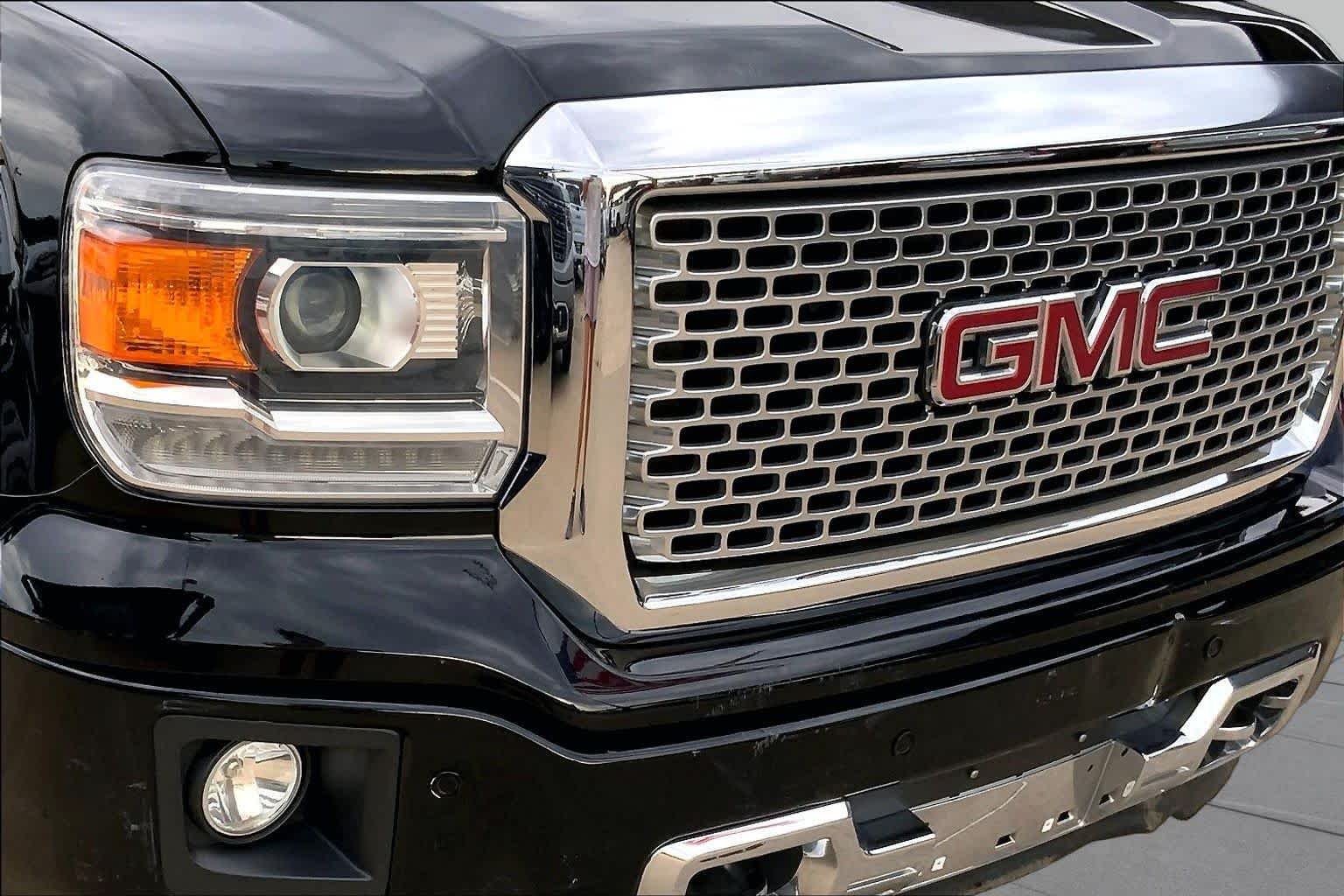 Used 2015 Onyx Black GMC Denali image 29
