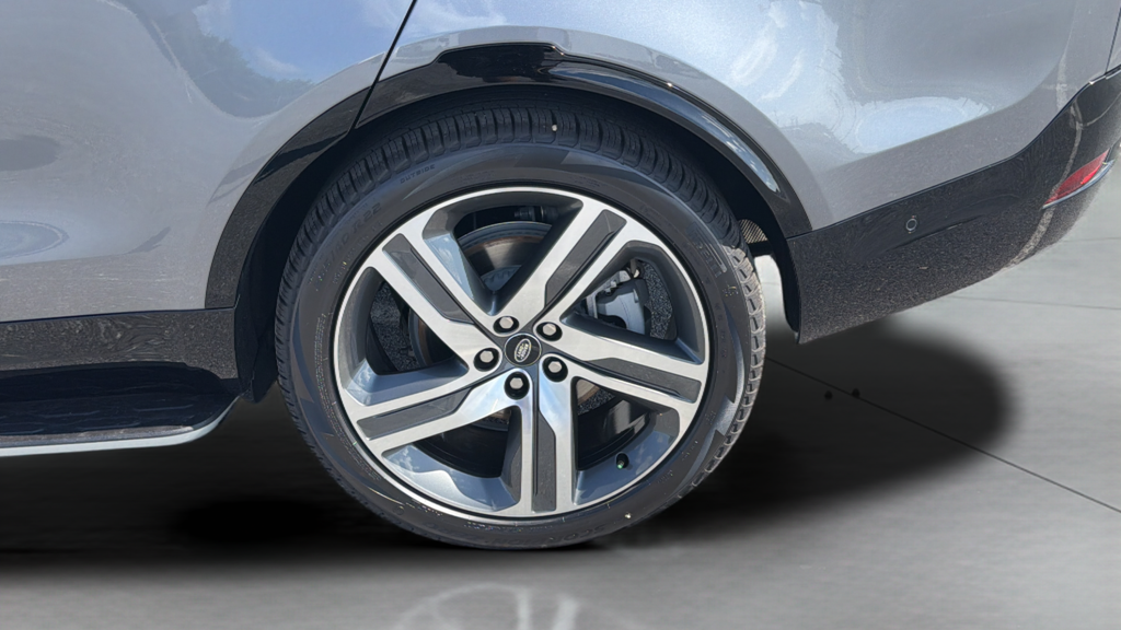 New 2026 Eiger Grey Land Rover Dynamic SE image 16
