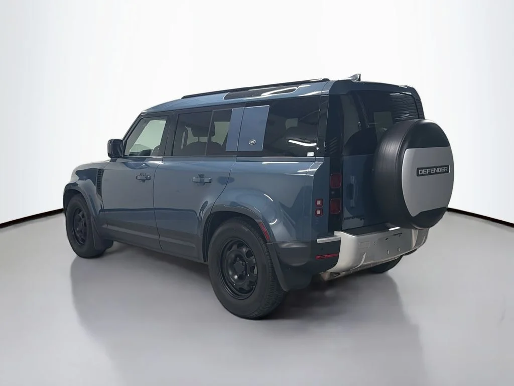 Used 2020 Tasman Blue Metallic Land Rover S image 3
